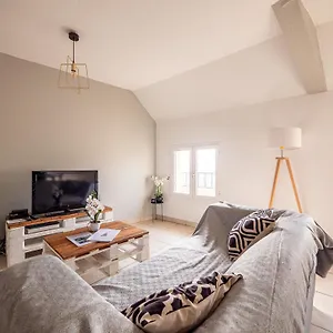 Appartement Chaleureux Avec 2 Grandes, Saint-Rambert-dʼAlbon